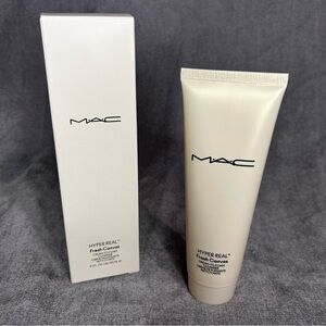 4.2 oz MAC Hyper Real Fresh Canvas Cream to Foam Cleanser
